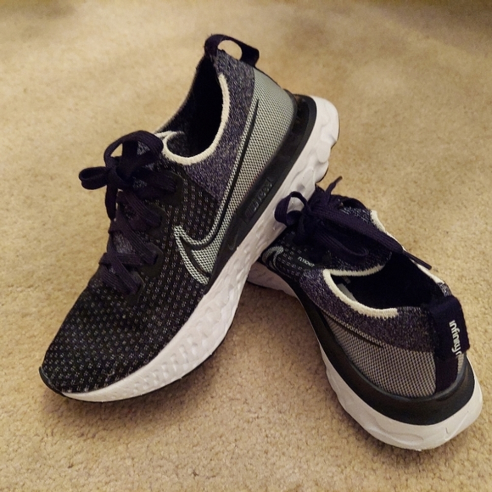 Nike Size 7 Infinity Running Shoe